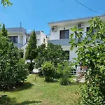 Elezi Vendégház 3*
