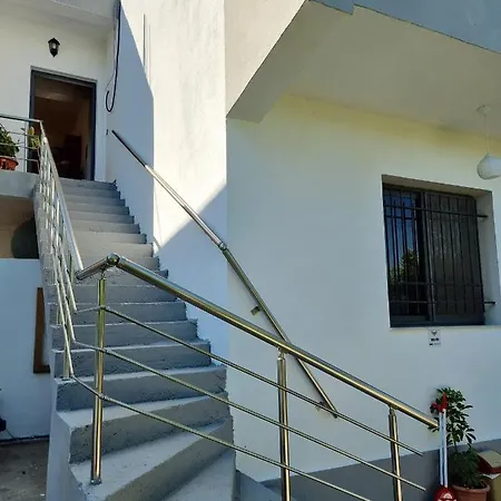 Πανσιόν Elezi 3*