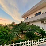 Elezi Гостевой дом 3*