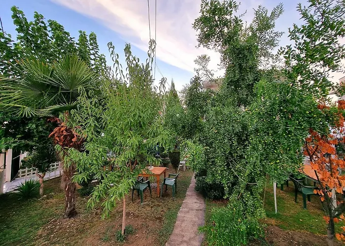 Elezi בית הארחה